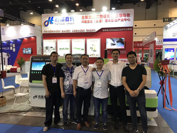 鴻鐳激光參加第14屆鄭州工博會圓滿成功，并現(xiàn)場簽單